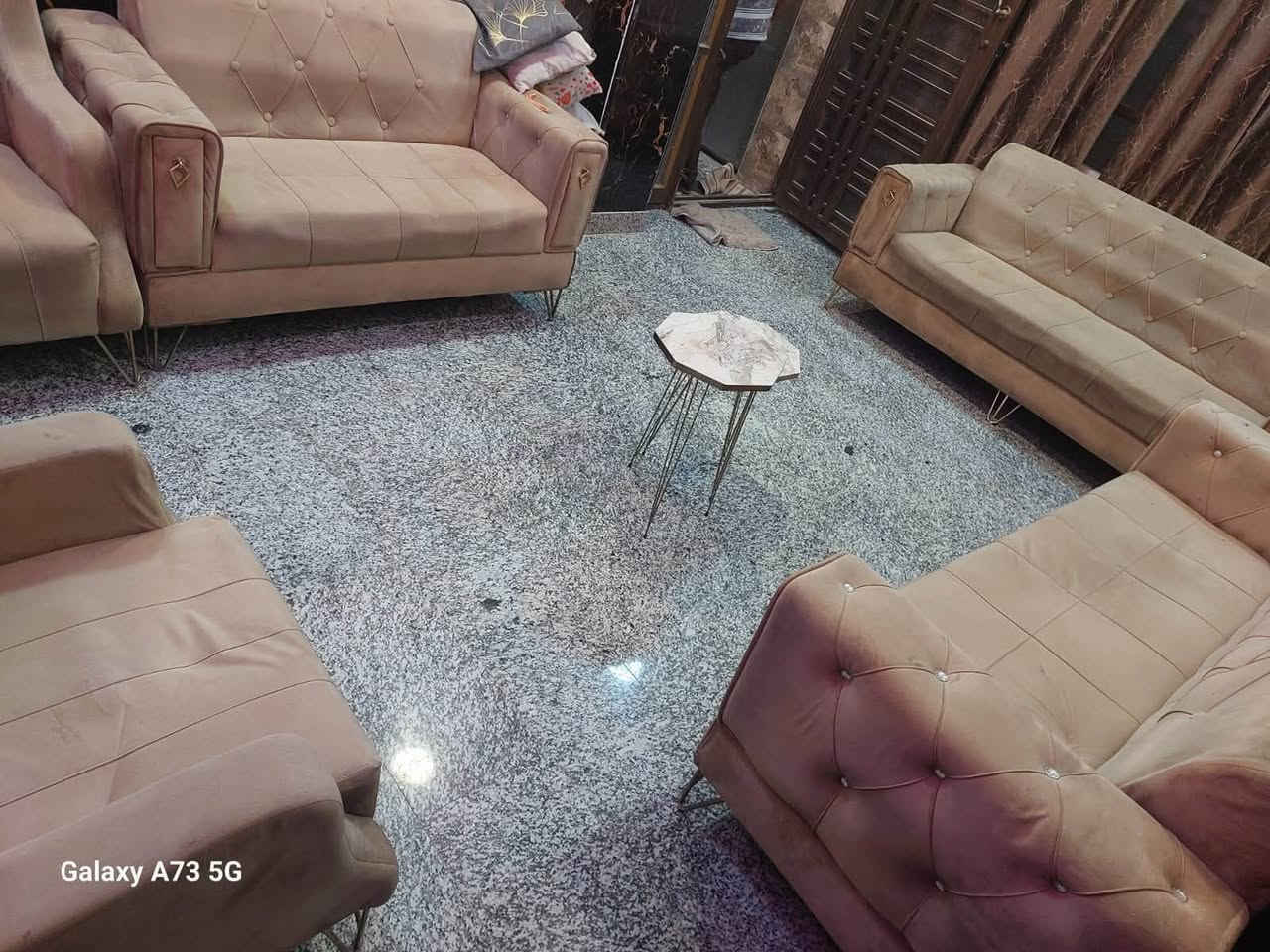 قنفات 10 مقاعد للبيع مستعمل لون بيجي بسعر 350 الف  العنوان الحرية الاولى شارع المختار  الرقم ***********
