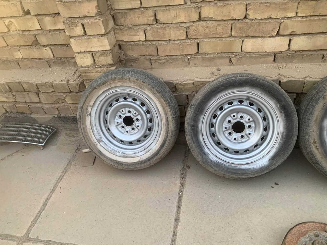 ويل سيدان • 205/70/14 • تايرات تعبانه