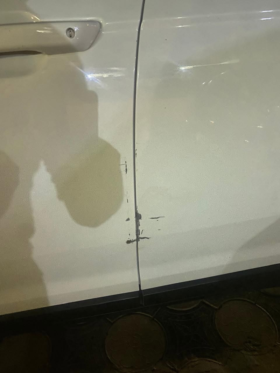 جيب ٢٠٢٣ لون ابيض فئة لمتيد فول مواصفات مكينة ٦ سلندر حادث طعجة بالصفحة مال السايق ومصلحة pdr بدون ايرباك السيارة جديدة السعر ٣٦ ونص يعني ٣٦٥ ورقة بيهة مجال مكان السيارة بغداد الامين الثانية للاستفسار الاتصال على *********** رقم الشاصي 1C4RJKBG8P8771795
