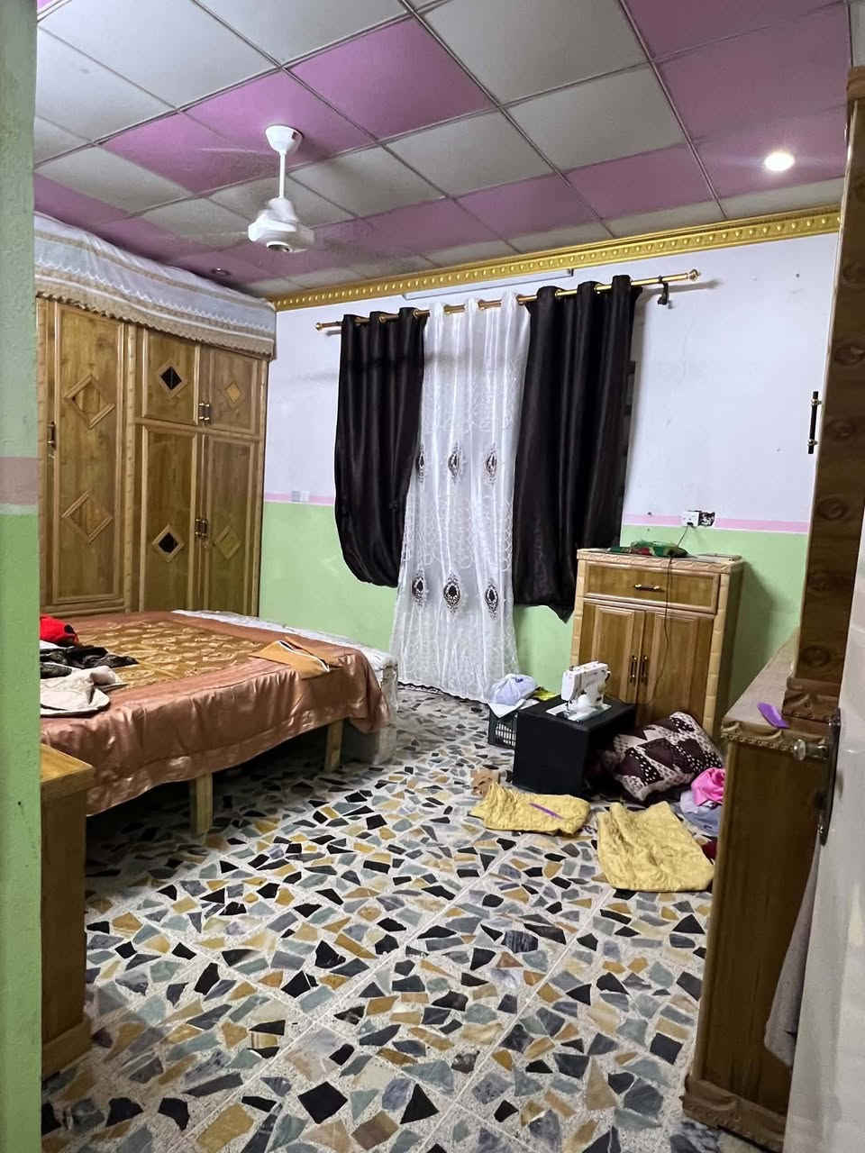 دار للبيع في الرشيديه قطاع رابع
باب الحاره مدخل الثاني
مساحه 240
واجه 11
اربع غرف وستقبال هول مشتملات داخلي وخارجي 
استفسار اكثر اتصل بالرقم

***********
