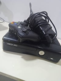 XBOX 360 نضيف 100٪ ( لوك ستيكر) بي 190 لعبه و جويستكات 2  السعر 115 و ...