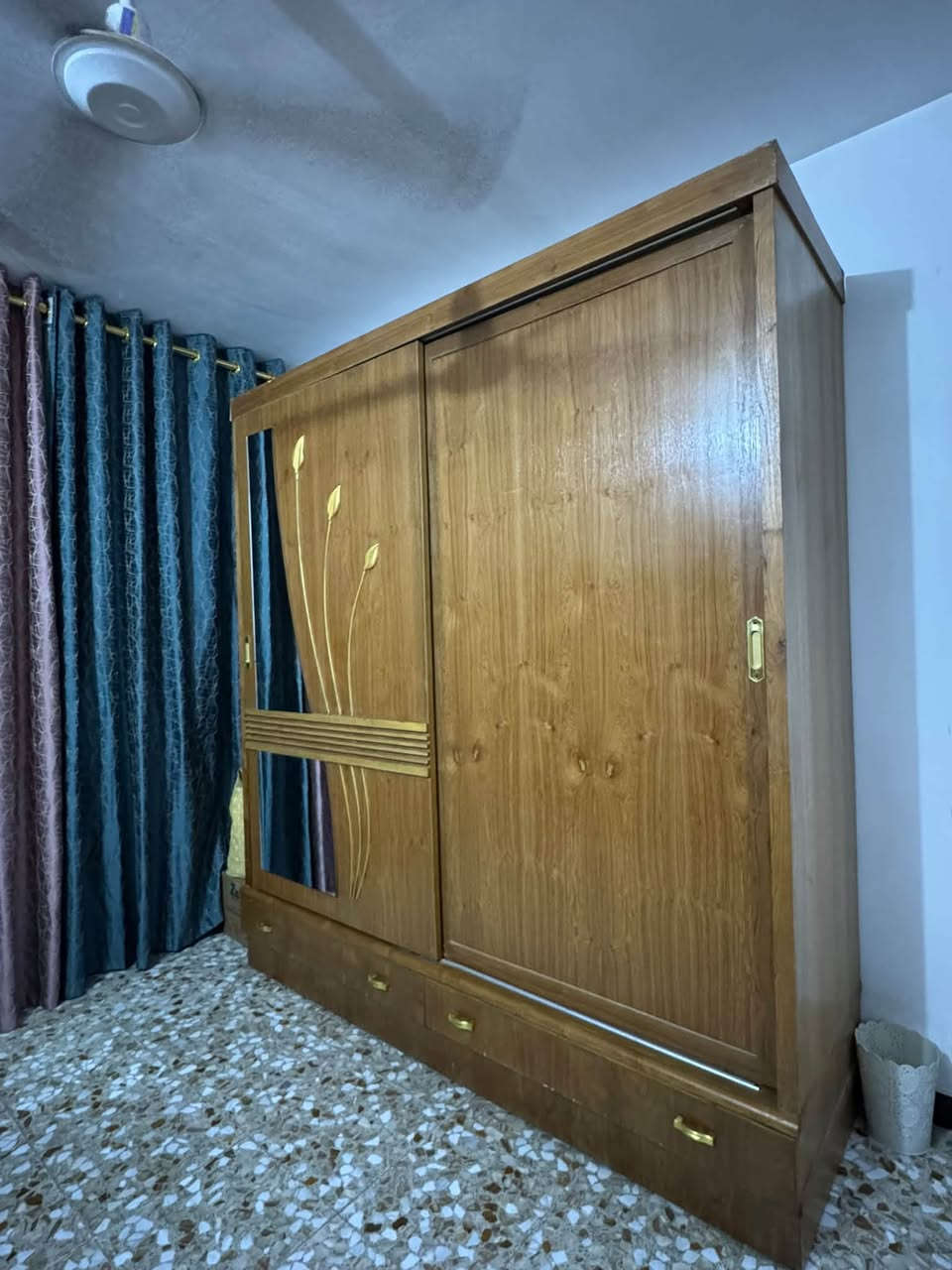 متكوّنة من 5 قطع ✨
صاج، شغل عراقي 🇮🇶 بموديل تركي 

• كنتور سلايت
• جرباية نفر
• كومدي
• تسريحة
• رحلة دراسية

💰 السعر: 1,300
📍 الموقع: بغداد
📞 للتواصل: ***********
