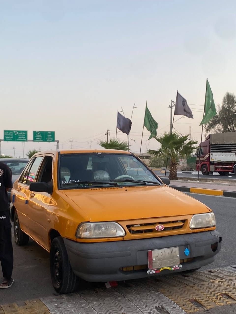 سياره سايبه موديل 14 تبريد فول حداديه 50  سنويه 29 مصفره من هيئه وغرامات مكينه وكير جدد بس بيهه المشط كايم مكاني بالبترو قرب شعله ***********
