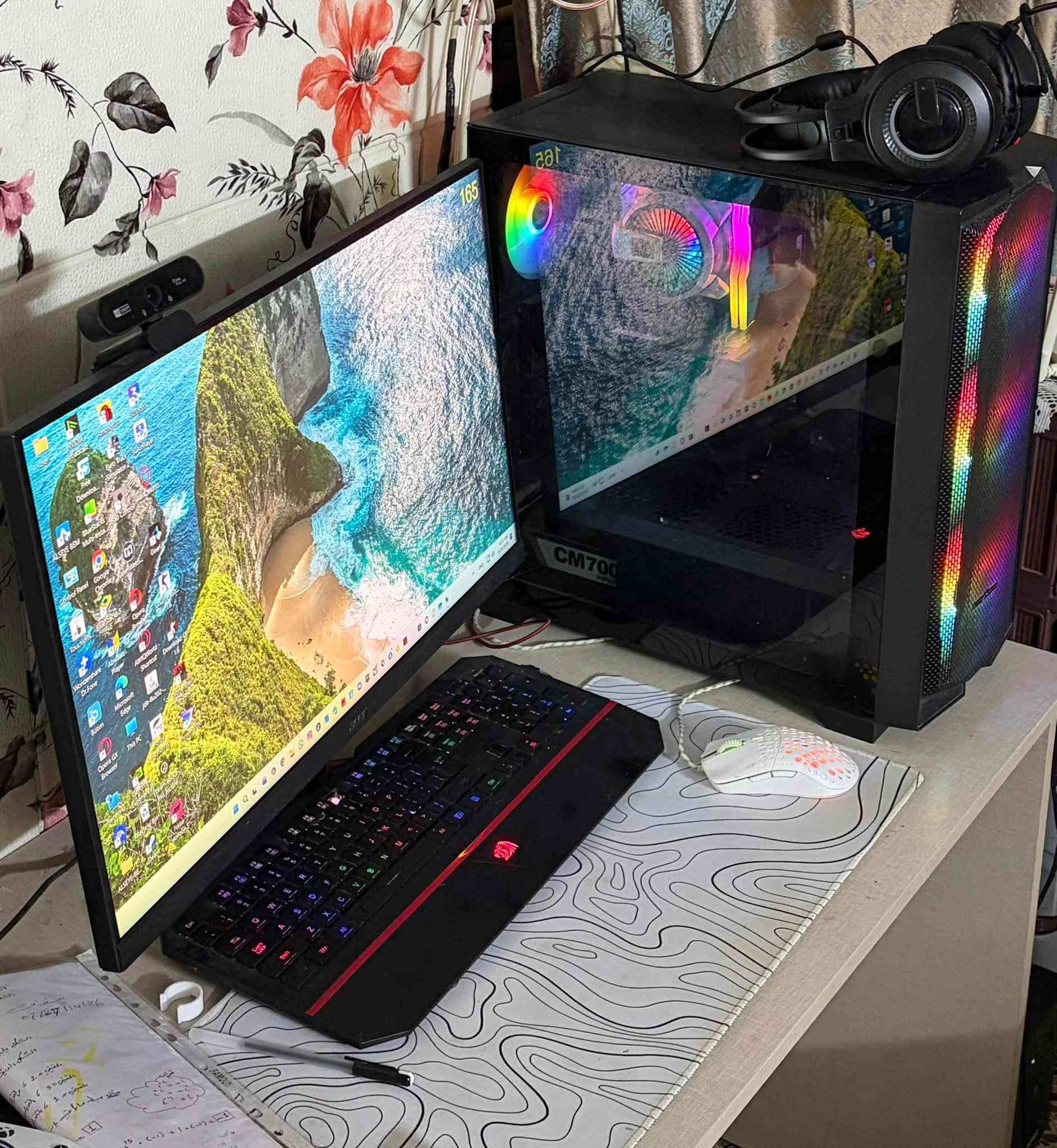 سلام عليكم
Pc للبيع مع ملحقاته. 
——————————————————
الكيس يحتوي على 5 مراوح واضاءةrgb. 
المعالج:i5 12,400. 
كارت الشاشة: Rtx 3060ti 8GB. 
باور سبلاي: 800w bronze. 
ويندوز : widows 11pro. 
الرام : 16gb. 
الهارد: M.2 1TB + 256GB. 
المبرد: غازي لون ابيض بية شاشه صغيره يقره درجة الحرارة 

——————————————————
الشاشة : 
acer 2k 165hz حجمها 27 وتحتوي سماعات. 
وياها مايك خارجي نوعية جدا جدا زينة وراقية. 
وكامرة stream وضوح ودقة جيدة. 
——————————————————
ملاحظة : استخدام الحاسبة جدا قليل ومعجون المعالج جديد وصيانتها جديدة سويتها قبل ٣ اشهر واستعملتها ٤ مرات وكلش نظيفة وهدية ويه الحاسبة ماوس وكيبورد وماوس باد لون ابيض. 
——————————————————
سعر: 950 الف (الكيس)
——————————————————
سعر الشاشة: 225 الف 
——————————————————
مكاني بغداد حي العدل 
***********
وين ميعجبك تتصل موجود

نص مكتوب في الصور:
- 165