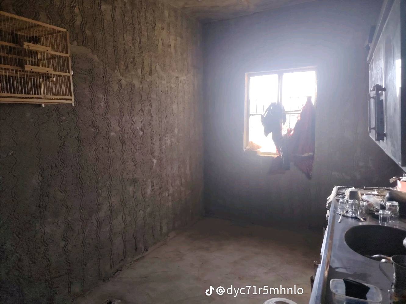 بيت لبيع مساحته 200فوك ميتين بيعن ميتين زراعي سنت 28 مبني بي ميت متر وميه حديقه بي غرفتين وصاله مطبخ تخريج وعيز بس كاشي وسرميك كهربائيات سعر 35 كامل 45 ذا كمله عنونه نجف سحت مضفر قرب حسنيت عاشوري عمود 153 دخل مدينه قريب عل وليه ثالث بيت عن شرع لعام