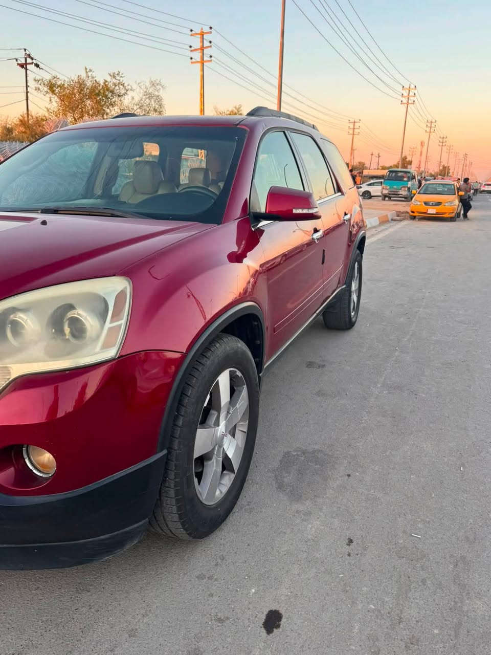 لبيع: جمس أكاديا 2010 (GMC Acadia) —

مع كير ومكينه وتفرعات وطفيره وباقي مكانيك السياره جديده حاويه

صدر السيارة بحالة ممتازة 

منظومه تبريد جديدة

المواصفات والتجهيزات:

 المحرك والجير: 6 أسطوانات (V6) سعة 3.6 لتر — محرك صافي (بدون Check Engine).

 التشغيل: تشغيل عن بُعد.

 السقف: دبل بانوراما (فتحتا سقف).

 المقصورة الداخلية: كشنات منفصلة جلد بيجي

مع شاشه خلفيه ومنفذ كهرباء  وتدفئة بالكشنات

 نظام الركن: كاميرا خلفية + حساسات خلفية.

 التكييف: تكييف مركزي منفصل (أمامي وخلفي) ./ في درجه الحراه العاليه غير كافي

 الأمان: نظام ABS، التحكم بالثبات (StabiliTrak)، ووسائد هوائية متكاملة.

السيارة كاملة بدون اي نقوصات 

التفاصيل والتواصل:

المسافة المقطوعه ١٨٤٠٠٠ كيلو متر

 السعر المطلوب: 89 ورقة (8,900 دولار).

 الموقع: ديالى / بعقوبة.

 رقم الهاتف: *********** ( اتصال فقط هاتف او واتساب)

للعلم السياره من 2013 موجودة عندي

