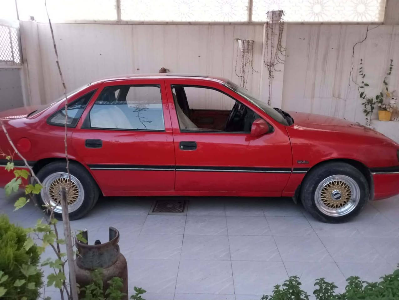 لسلام عليكم اؤبل فكترا موديل 92 حجم 18 نضافه فول گير اتوماتيك فول محرك وگير شرط كهربايات كلها شغاله  شرط سيارة نضيفه وشرط التحويل ب اسمي وبيها كابون السعر 45 وبيها مجال قليل اتصل ودلل ***********
