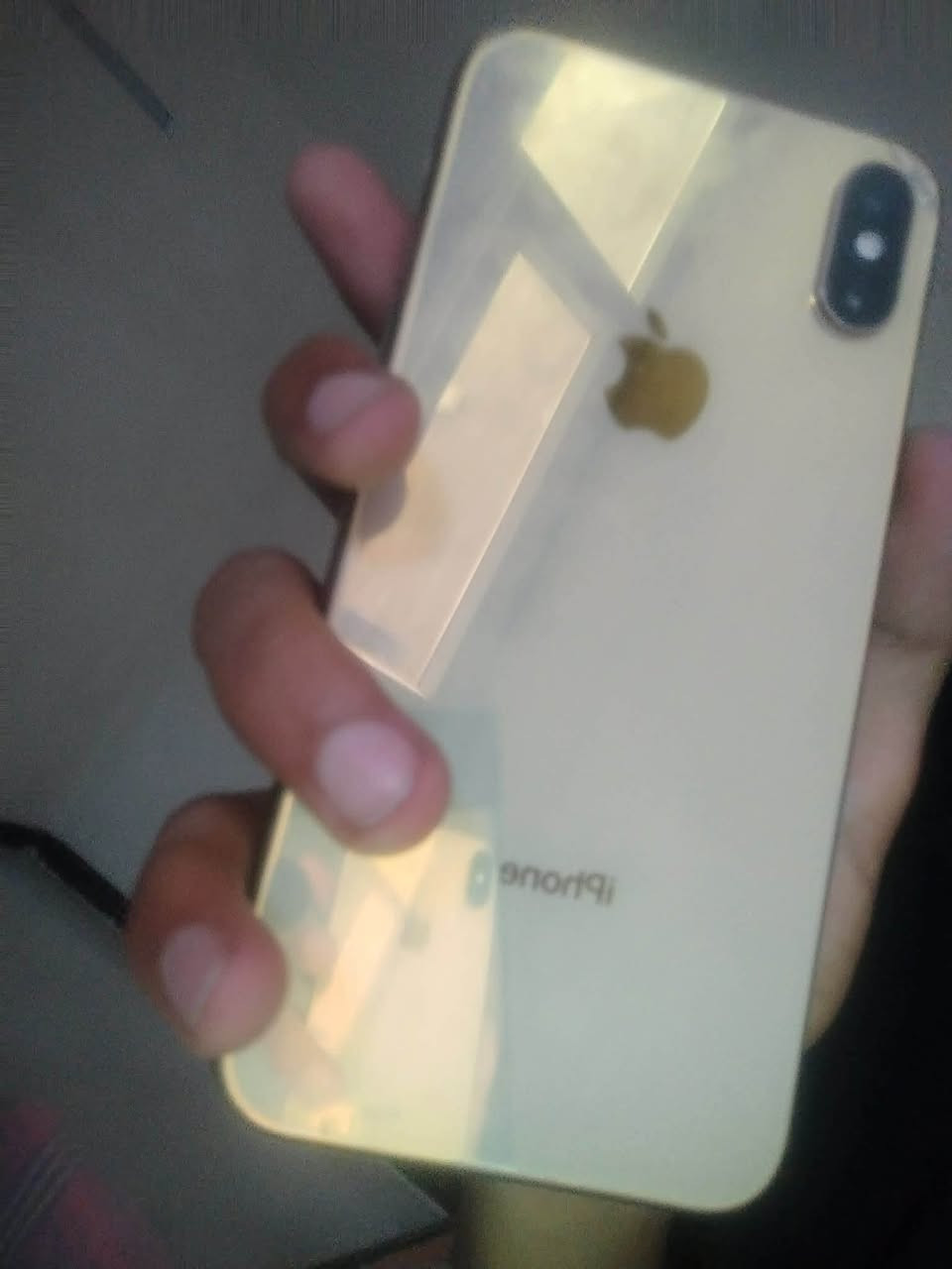 ايفون xs بي فطر بالشاشه والخلفيه فقط بطاريته 80 مساحته 64 غياي
السعر 140 
للتواصل واتساب ***********

