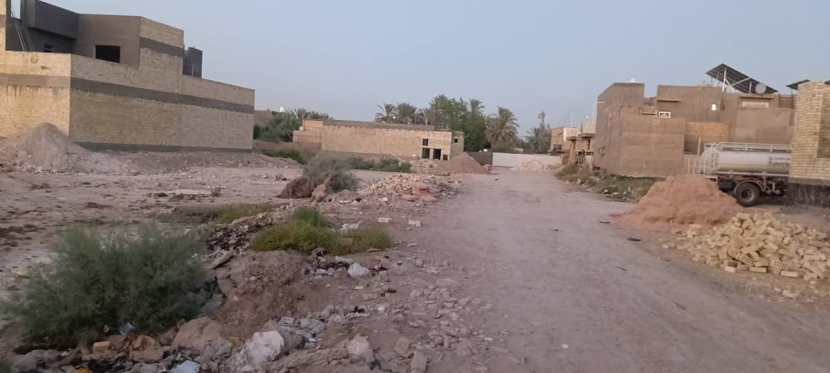 السلام عليكم للبيع قطعة طابو صرف عرصه مساحة ٢٧٠ متر مع كافه الخدمات متوفره العنوان حي الجزائر مقابيل المحكمة ستنئاف بابل موقع منتاز من يرغب بالشراء ينتصل ويدلل تحويل مباشر 
***********
