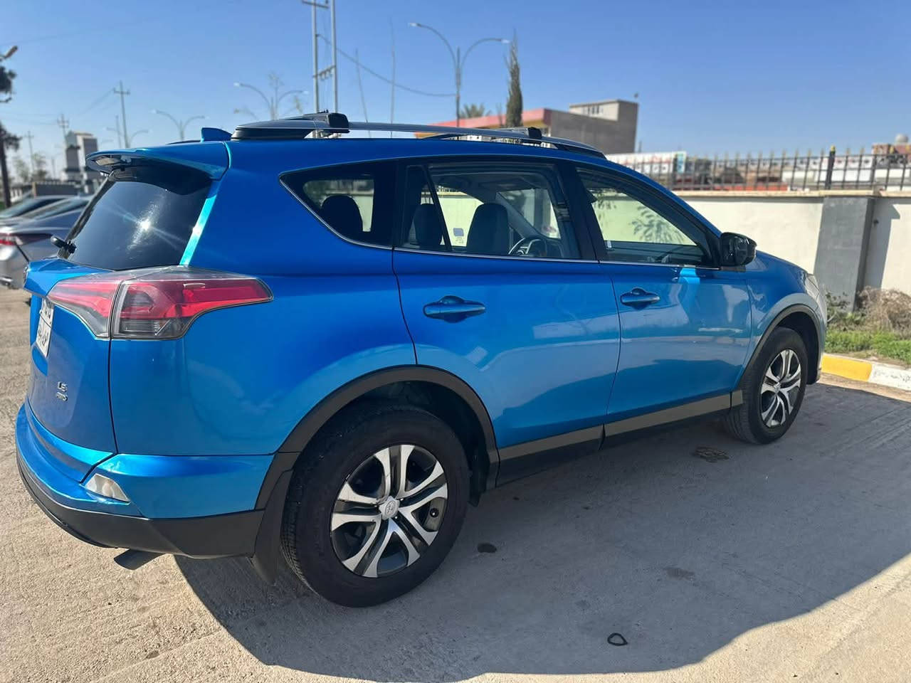 🚘 للبيع – Toyota RAV4 LE موديل 2018 – أمريكي 🇺🇸
📌 المواصفات العامة:
 • الموديل: 2018
 • الفئة: LE
 • الاستيراد: أمريكي
 • العداد: 94,600 ميل
 • رقم السيارة: سليمانية
 • السنوية: باسمي
⚙️ المواصفات الفنية:
 • محرك 2.5 لتر 4 سلندر
🔧 الحالة:
 • السيارة كلين ✔️
 • فقط ضرر خفيف برأس البونيد
 • تعديل على البارد بدون صبغ
 • لا توجد أي قطعة مبدلة
 • شاصي سليم 100%
 • الفحص متاح لأي مكان
- السعر : 144 

📞 للتواصل:
د. علاء يوسف الجبوري 
***********
