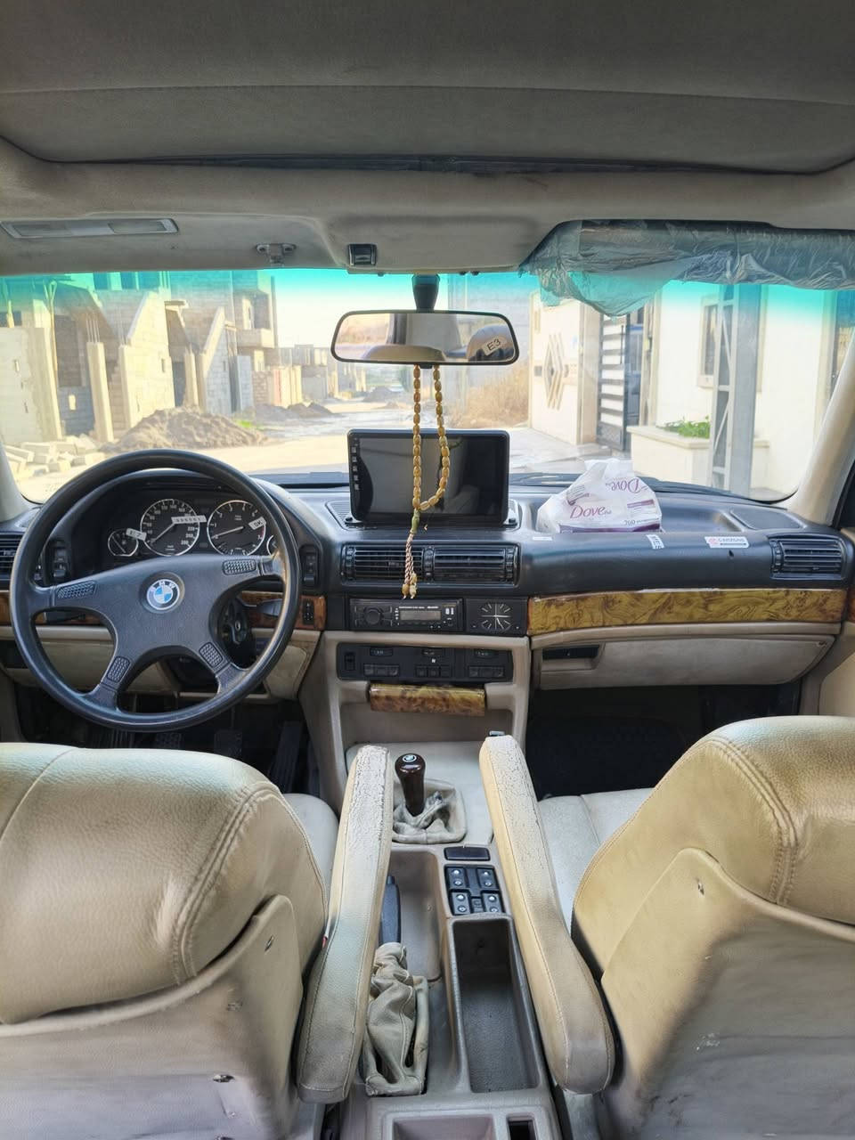 BMW 735i موديل 1990 للبيع أو المراوس
المواصفات: فول مواصفات، كير عادي.

​المحرك والكير: محرك وكير وصدر بحالة ممتازة.

​المظهر: طخم مطوزة وجمالية ممتازة.

​الإطارات: طقم تاير جديد.

​التكييف: تبريد شغال.بس يرادلها دعاميه امامي

​السعر: 37 ورقة (مع إمكانية المراوس).

​المكان: الموصل.

​للتواصل (اتصال أو واتساب): 

​***********

​***********

​والخاص متاح أيضاً لأي استفسار
