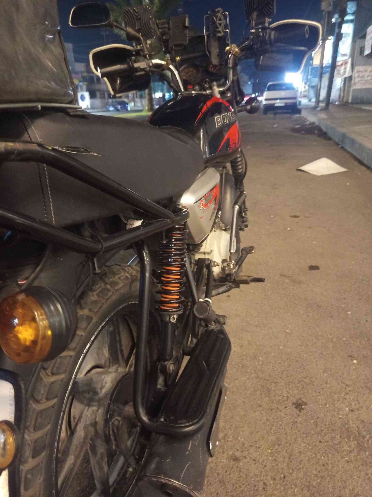 سلام عليكم شباب بوكسر جبلي موديل 22 رقم بغداد نكليزي لوحات ثنين تحويل مباشر دراجه حلوة نكرة سلف كهرباء كفالة كلها شغالة اشاير هورن علي ناصي كله كفالة بس يرادلة كلجات مكاني بغداد الامين *********** سعر 2 وبيها مجال للطيبين
