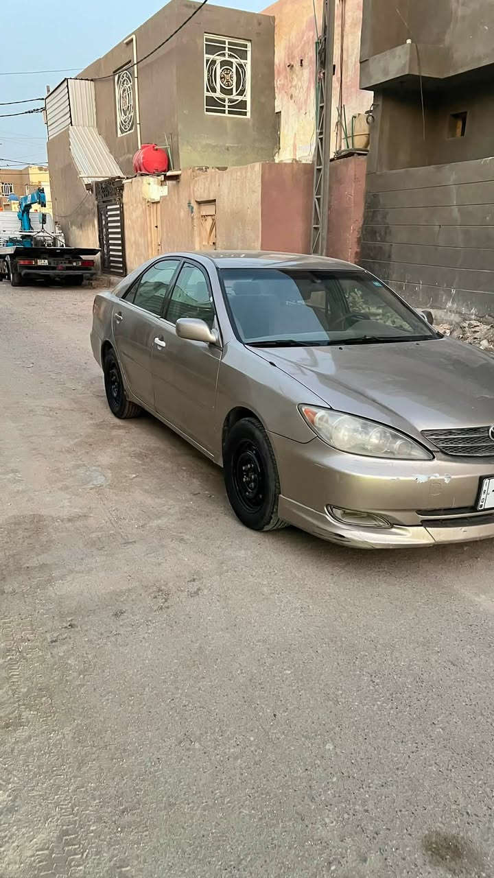 السلام عليكم 
كامري موديل ٢٠٠٤ مرشوشه للجماليه فقط لابارد ولا معجون تبريد شغال تخم تاير بيهه  ٤ سلندر نسمه بخار قليله الرقم قادسيه نكليزي بأسمي للاستفسار الاتصال على الرقم ***********
