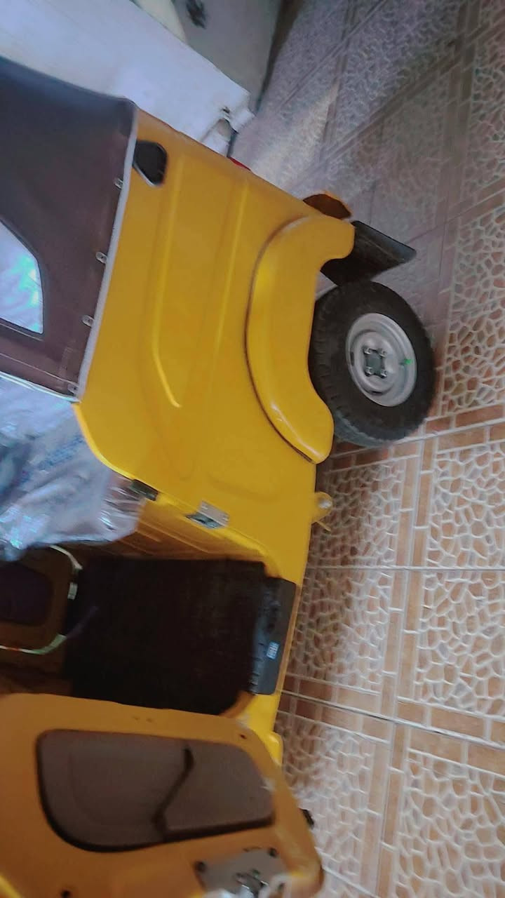 موديل تكتك ٢١.. رقم بغداد.. كشر نظيف فول لا ضربة ولاصبغ.. مكينة خير من الله لاتبخير ولا تنقيص.. العنوان ديالى بعقوبة حي المعلمين.. رقم الهاتف ***********
