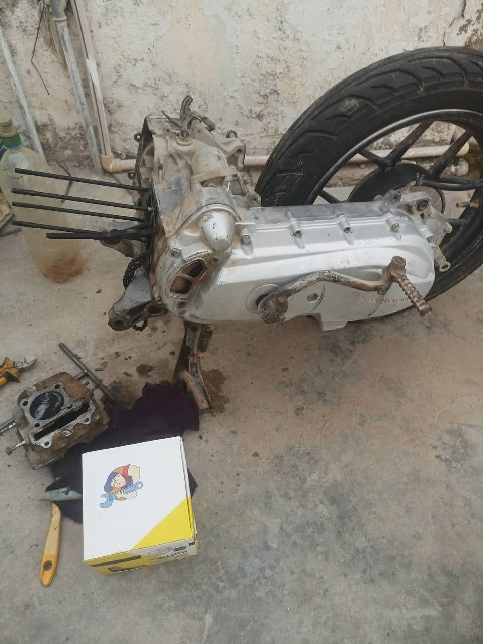 ***********
دراجه كليك شتحتاج تفصيخ موجود نقصها بس بوشه وبستم والكفر الامامي مكان بعقوبه
