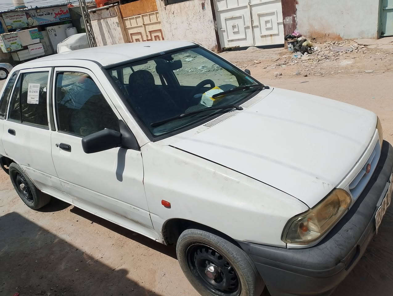 السلام عليكم سايبه للبيع سياره حلوه ونظيفه العنوان كربلاء الف دار  .. موجود ع ماسنجر الرقم ***********
