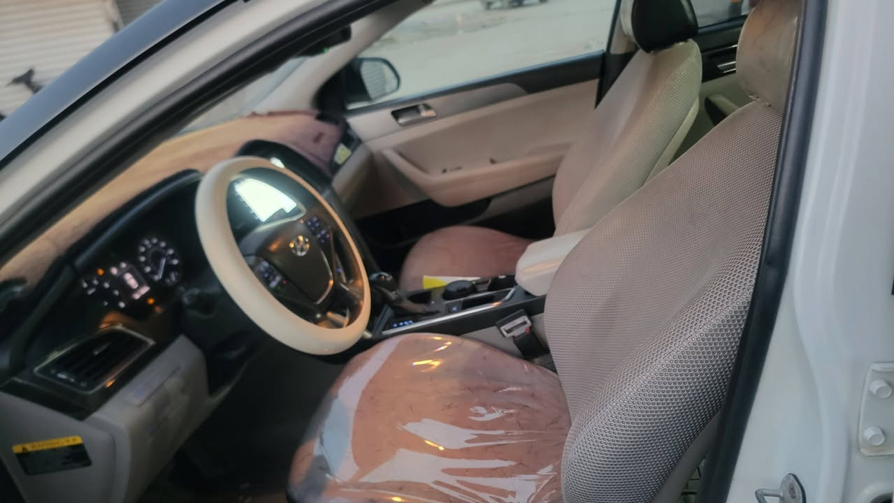 السلام عليكم  سوناته موديل ١٧ وارد أمريكي بيه ٤ قطع صبغ بدون اي دواخل السعر 98 قفل  مكينه 2400  جاهزه عل اخر  
 مكاني بالحله  ***********
