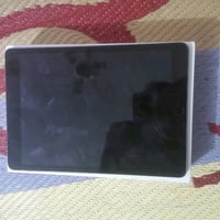 ايباد 9 • ٢٦٥ • شاحن وكارتونه