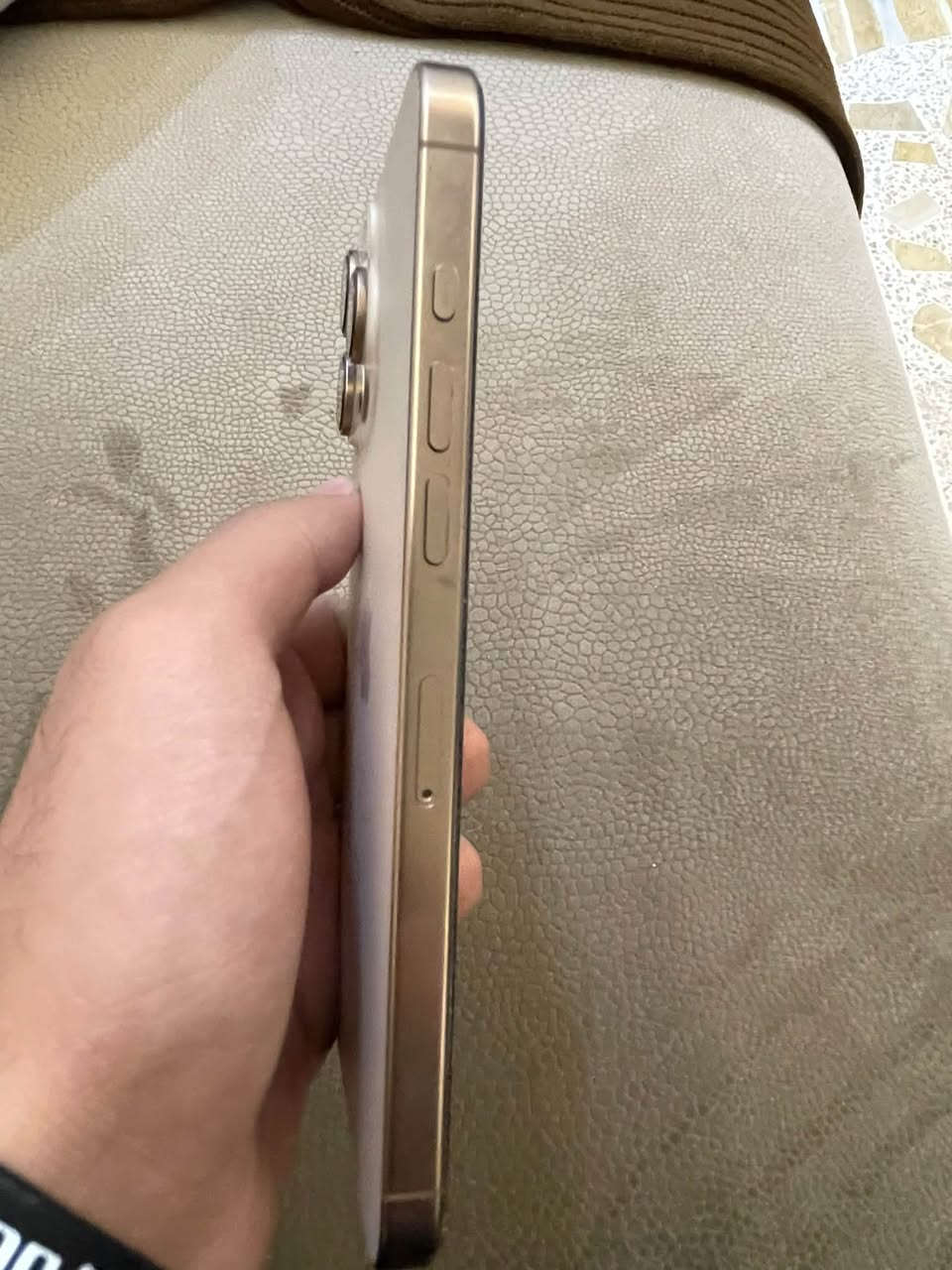 السلام عليكم للبيع ايفون 16PRO MAX الجهاز كلش جديد ذاكره 256 كامل ملحقات السعر مليون و250 وبي مجال 
***********

نص مكتوب في الصور:
- النمط الداكن متوقف الإضاءة الدافئة متوقف انسجام اللون مشغل