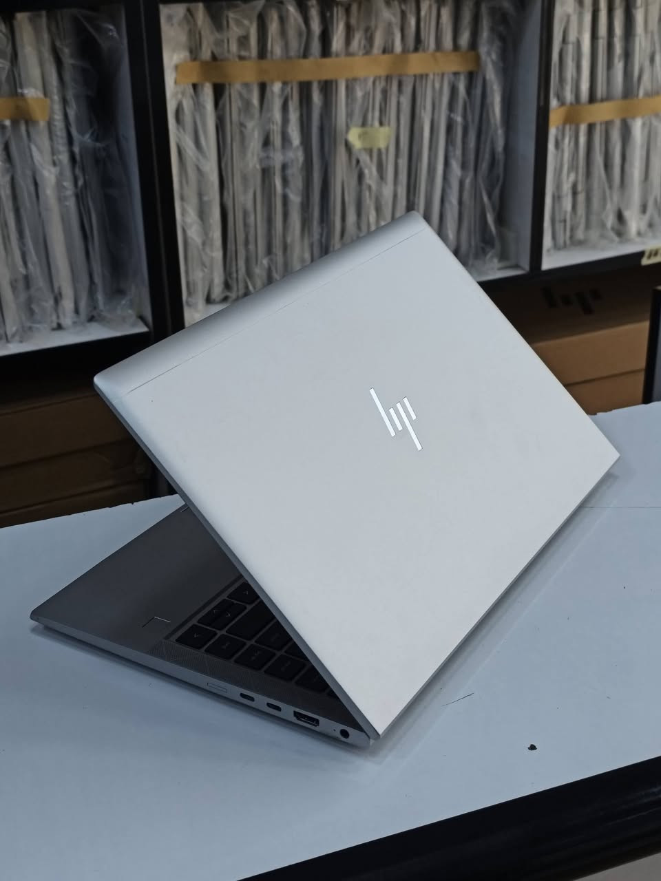 HP ELITEBOOK 845 G7 🔴🔴🔴 
المعالج AMD RYZEN 5 PRO 4650
الرام 8 كيكا DDR4
الهارد 256 كيكا m.2
كارت شاشة AMD RADEON 
حجم الشاشة 14 
ضمان 10 ايام استبدال في حال وجود مشكلة 
متوفر توصيل لكافة المحافظات 
السعر 350 الف شامل التوصيل 
للتواصل و الطلب خاص او واتساب ***********
