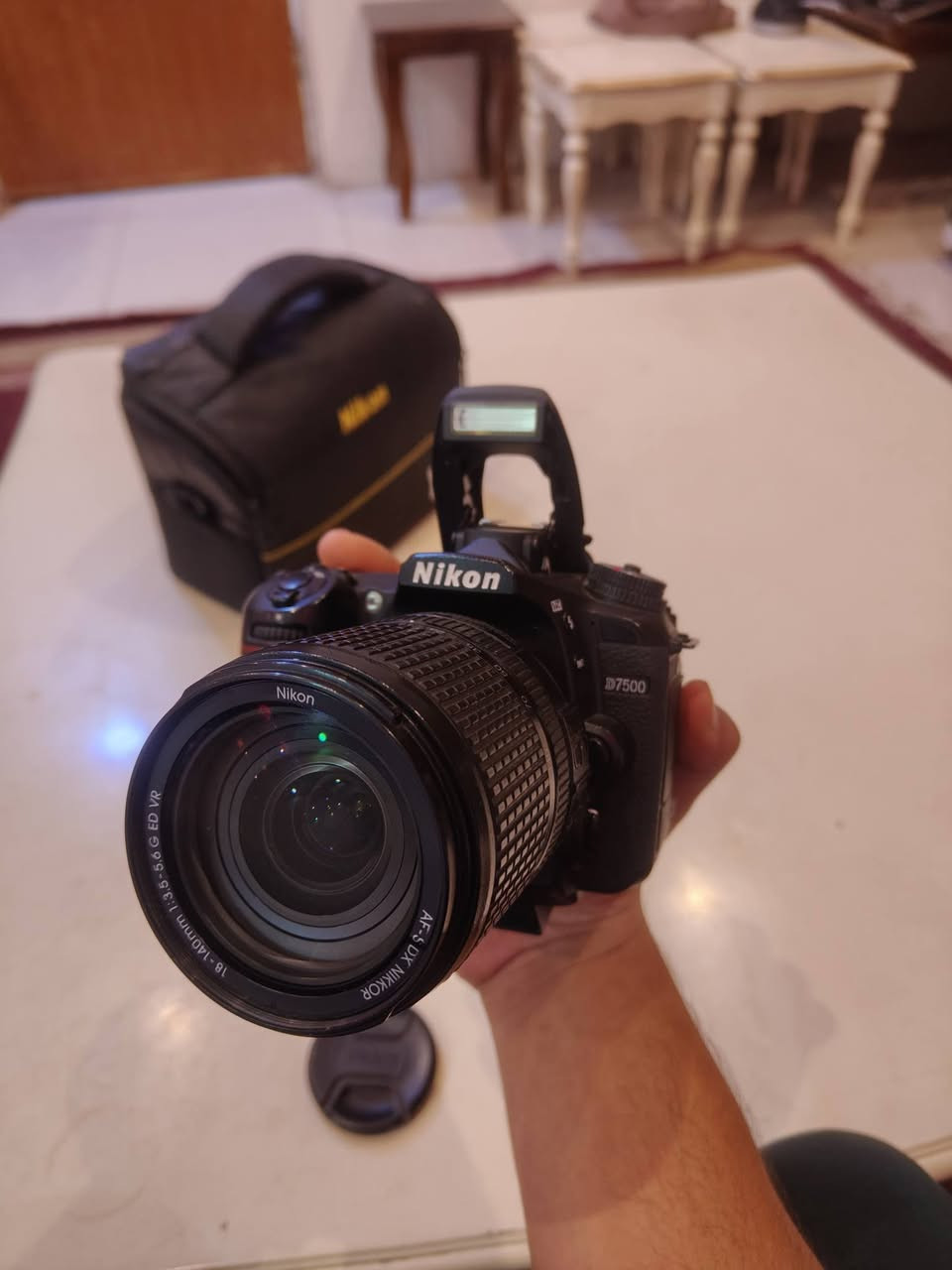 للبيع: كاميرا Nikon D7500 الاحترافية بنظافة ممتازة 📸✨
كاميرا غنية عن التعريف تجمع بين دقة الألوان الاحترافية وتصوير فيديو 4K UHD، استخدام شخصي ومنزلي خفيف جداً ومعتنى بها بأعلى درجات الاهتمام.

​الموديل: Nikon D7500 (نفس مستشعر ومعالج D500 الجبار لعزل احترافي وأداء ممتاز بالإضاءة الضعيفة).

​حالة الكاميرا: نظيفة حيل وبحالة ممتازة وخالية من أي عيوب، شغال كل شي بيها 100%.

​عداد الشتر (Shutter Count): أقل من 40 ألف لقطة فقط (استهلاك خفيف جداً والكاميرا بكامل كفاءتها وعزمها). 

​الملحقات: أغراضها كاملة وجاهزة للاستخدام الفوري.

​السعر: للبيع بسعر مناسب ومميز للجادين.

​الموقع والتواصل:

​المكان: بغداد (المعاينة والاستلام يداً بيد فقط — لا يتوفر توصيل).

​للتواصل: اتصال مباشر أو واتساب على الرقم: *********** (تواصل اتصال/واتساب فقط
