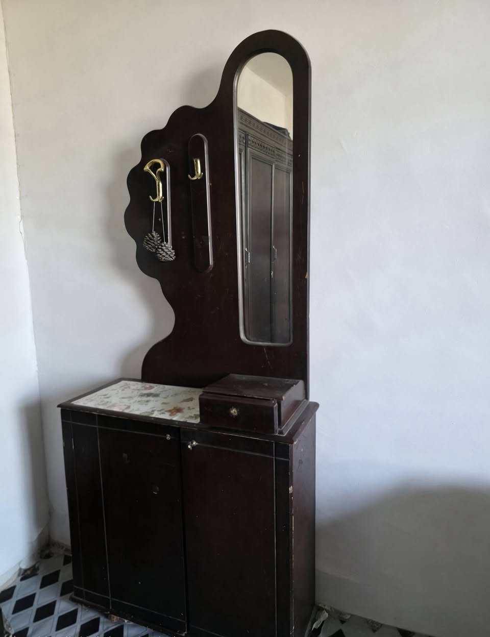 السلام عليكم غرفة نوم للبيع قيم وأخذ 
0786632027 / ***********
