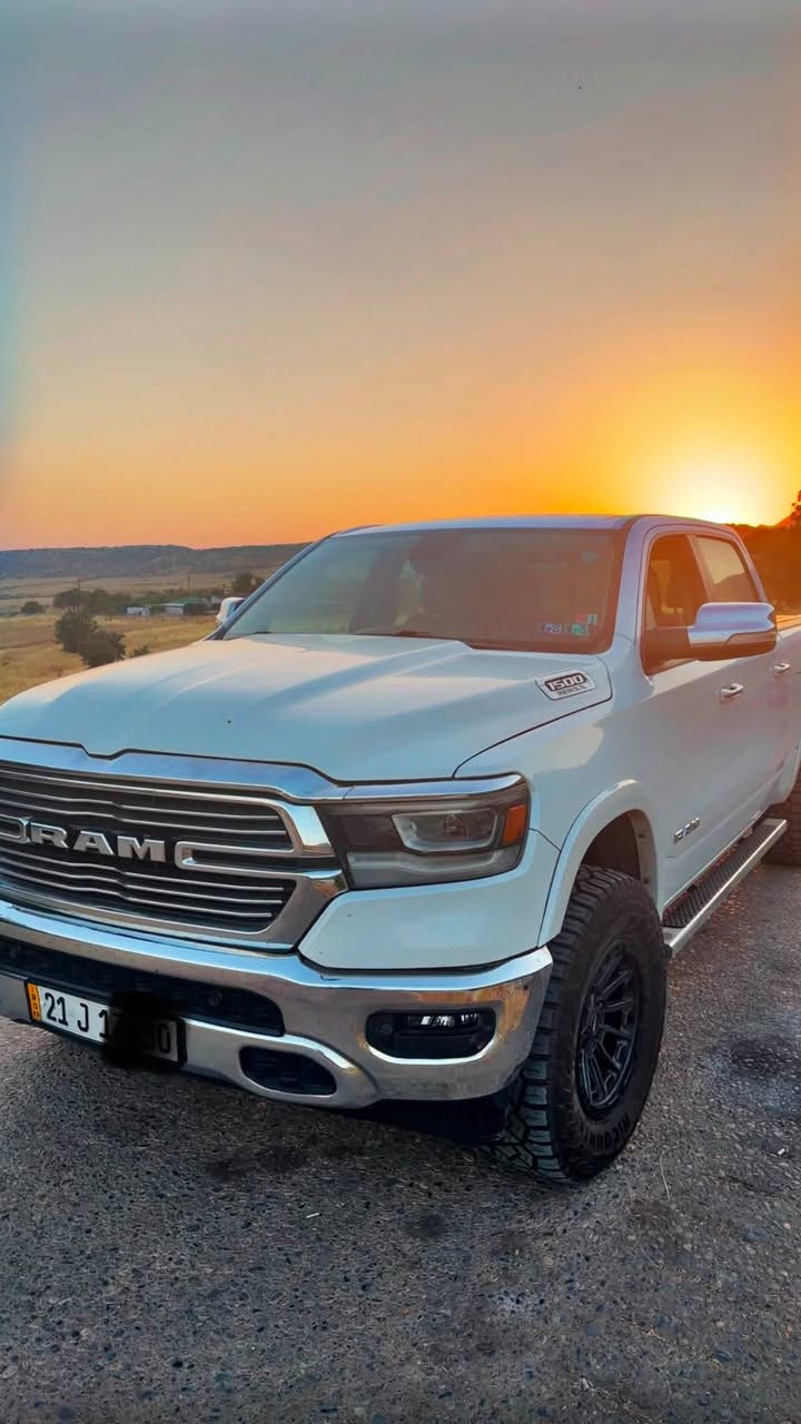 للبيع رام 1500 لارامي – موديل 2020 🔥🚘
🔹 الفئة: Laramie
🔹 المحرك: HEMI 5.7 V8
🔹 الممشى: 165,000 كم
🔹 الرقم: سليمانية – بسمي
🔹 الموقع: بغداد

✨ المواصفات:
• رادار خلفي
• حساسات أمامية
• كشنات جلد كهرباء
• كشنات تدفئة وتبريد
• ستيرن تدفئة
• مرايات شفط
• السيارة مرفوعة نجين ونص. 
باب طويل بدي قصير المرغوب
⚠️ ملاحظة: السيارة بيها حادث، والحادث موضح بالصور، 

📞 للتواصل:***********
🌹
