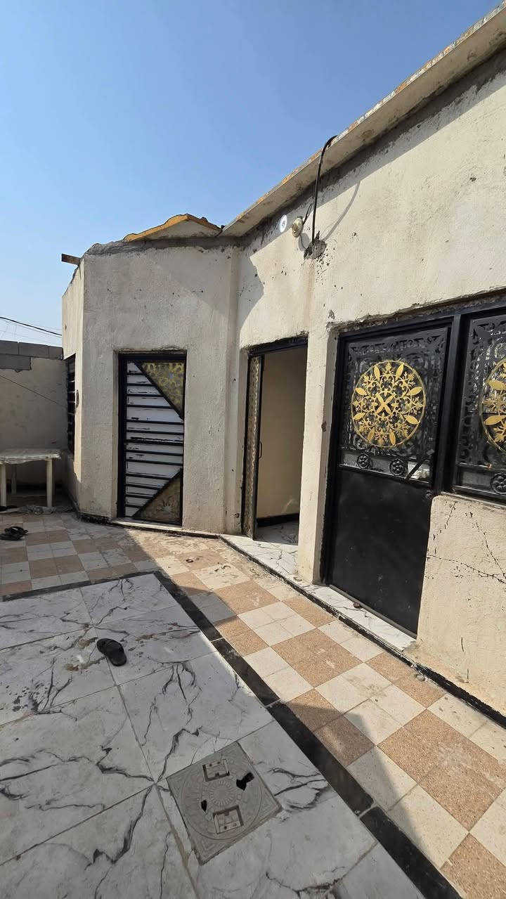 يتوفر بيت اللبيع
العنوان ابي الخصيب شارع الوصطي قرب مدارس الصفرة 
نوع العقار وقف سني ما مسجل 
بس موجود اسمة بل وقف 
ويتعهد البايع عشائر ودولة في الرسميات 
يتكون من 2غرف 
صالة كبيرة 
ديوانية مطبخ صحيات   
البيت كلة سندويج 
وسراميك  وسقف ثانوي 
المساحة 200متر 
يبعد علا شارع العام 100متر 
سعر 40مليون وقابل التفاوض 
ستفسار ابو عباس 
***********
