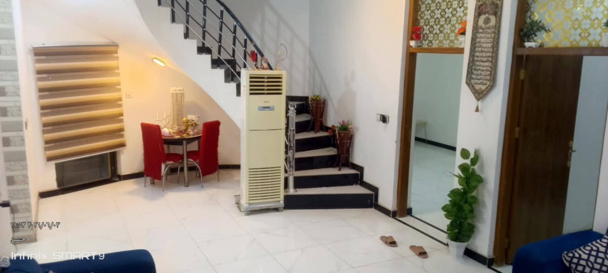 سلام عليكم
بيت للبيع
سند 25معاملة ماشية 
مساحة 200
ساحة كراج
ستقبال كبير
صالة كبيره
غرفتين نوم كبار
صحيات داخلية وخارجية 
ممرات ثنين
مطبخ كبير 
بناء حديث 2025
السعر ع خاص او ع تصال ***********
***********
مكان مجمع توحيد العفلوكي حي الفرات
