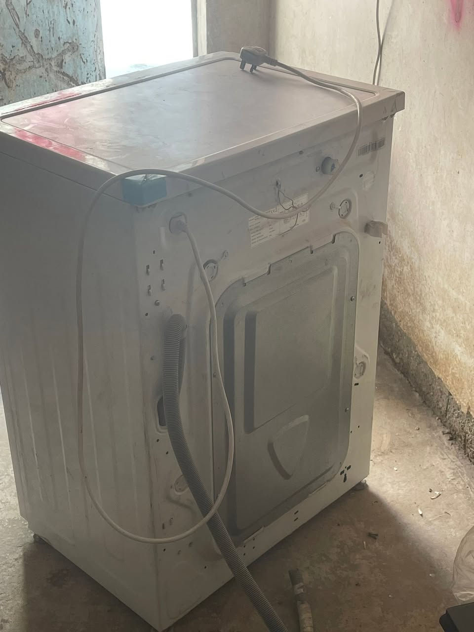 سلامو عەلەیکو برایان 
خەسالەی هاتاشی 8 کیلۆ
یەک عەیبی هەیە تەقە تەق ئەکات 
عەیبی نیە یش ئەکات بەزەمان 
نرخی150 مەجالیشی تیایە ئیشاللە 
رەقەمی واتساپو رەقەمی سیمکاتر
***********
