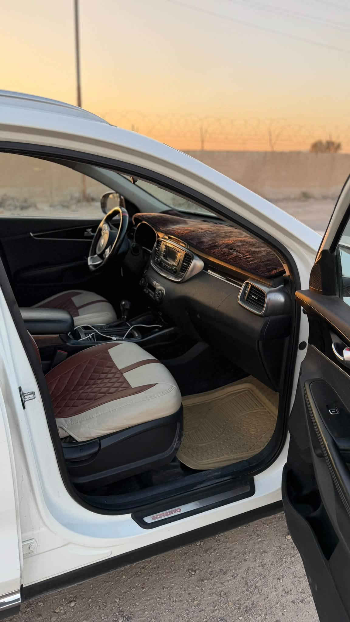 السلام عليكم للبيع او مراوس رياضي V8
سورنتو 2016خليجي 
فول مواصفات 
بصمه 
ترحيب 
6سلندر 
7راكب 
3قطع تبريد 
زراك لايت 
لد نهاري 
صندوك كهرباء 
تخم تاير جديد
حداديه جديده
باتري جديد
بيه صبغ بنيد 
مكان السياره بغداد
سعره 173او بيه مجال 
رقم *********** بي واتس
