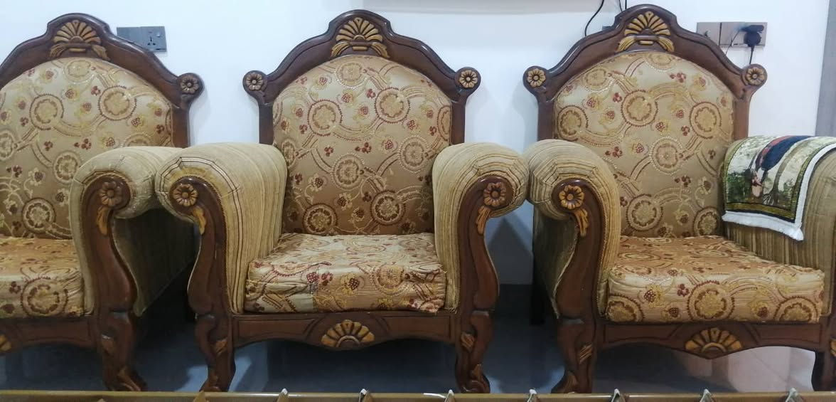 طقم رئاسي • ١٠ نفرات • نظيف