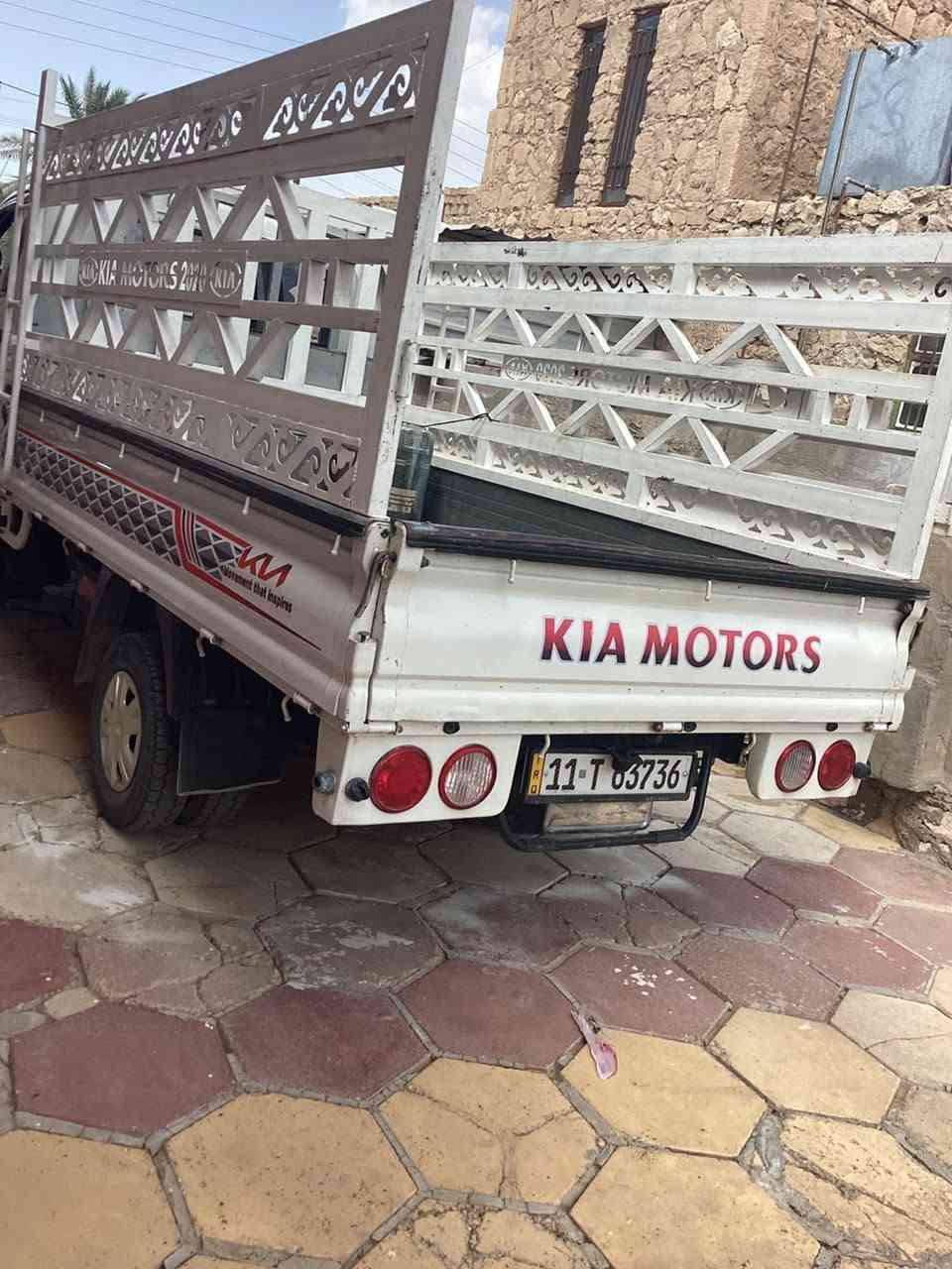 كيا حمل 2700 للبيع بدون محجل رقم بغداد باسمي موديل 18مكفوله من الدعمه والكلبه بيه شخطه زغيره بالباب وتكحيلات بسيطه ورقم الشاصي دك كمرك  وسنويه جديده لسنه 2030 وهذا رقم صاحب السياره / *********** السعر تصال ع رقم
