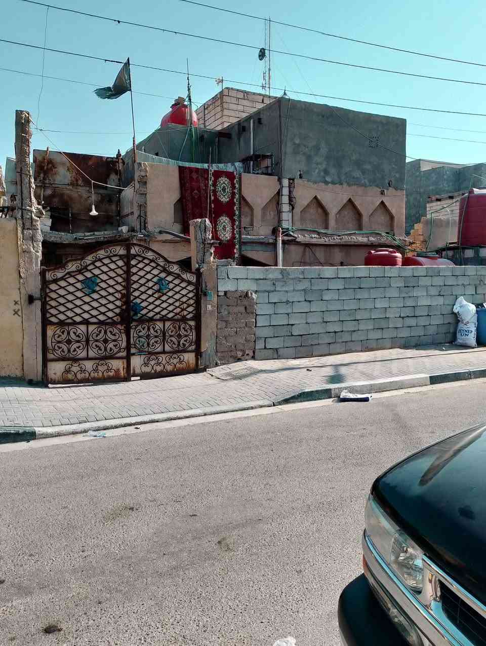 السلام عليكم بيت قديم للبيع البيت تفليش طابو صرف القبله حي الشهداء خلف متوسطه الجهاد بيع مستعجل المساحه 216/السعر135للاستفسار***********
