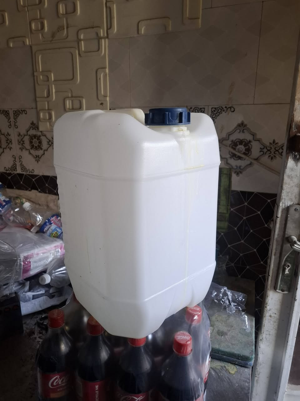 جلكانات حجم 20lter
بي شكلين 
القطعه ب٢٥٠ دينار فقط 
اقل كميه 20/كوت /فلكة تموز /***********
