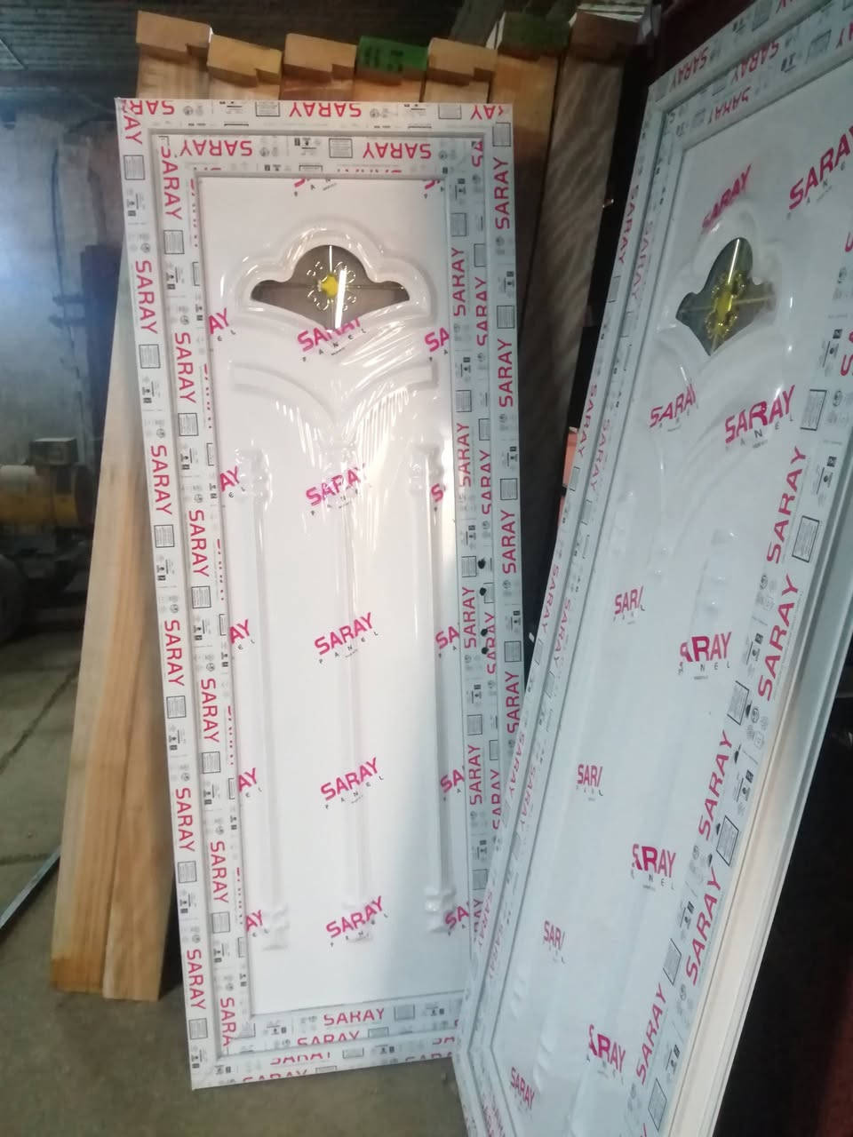 السلام عليكم..
يوجد لدينا ابواب خشب جاوي وابواب pvc حديث الصناعة و بكافة القياسات الرفاعي الحي الصناعي م ***********
