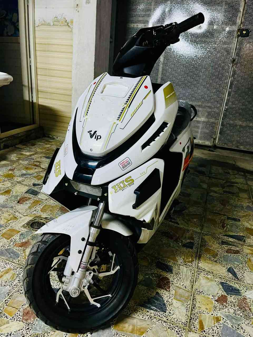 السلام عليكم 
للبيع دراجه F1 شركة HIS  
 2026
6 بطاريات دبل 32 امبير 72 فولت
ملف 2500W حقيقي
تشغيل بصمة وسويج وكارت
نضام P بارك
نضام R رجوع للخلف 
لد امامي متغير
السعر 750 وبيها مجال
المكان بغداد 
للاستفسار ***********
