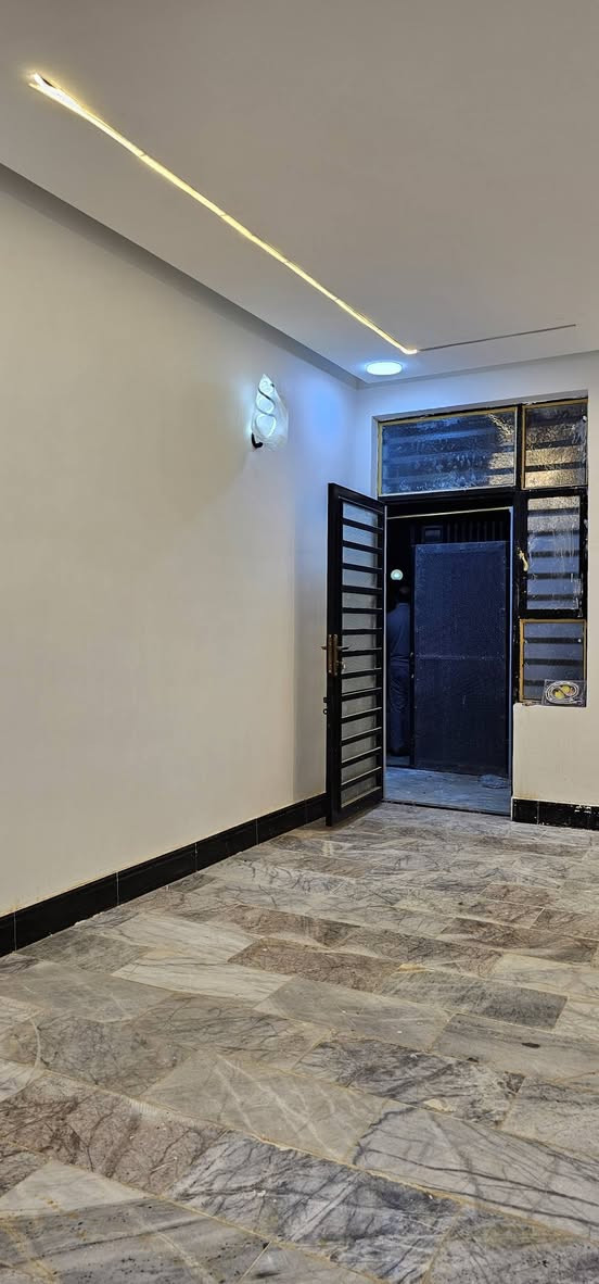 بيت للبيع في حي الوفاء المساحه ١٠٠متر الطابقين درجه اولى قريب السايدين الجزيره للاستفسار الاتصال/***********
