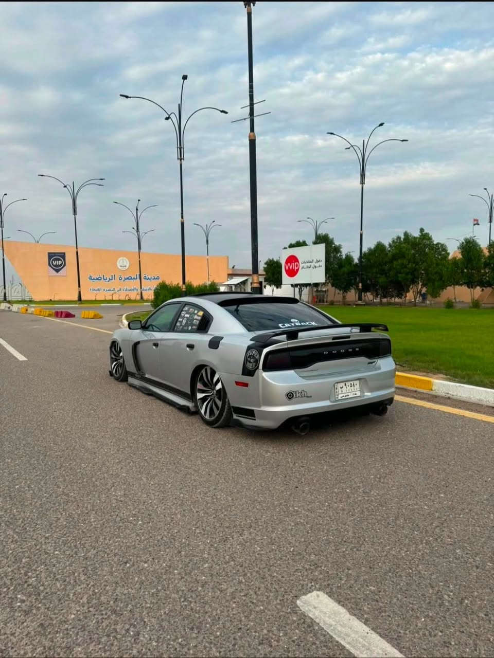 جارجر R/T خليجي وكاله العرصات
فول مواصفات السياره 
مديل 2012 رقم بغداد مشروع وطني(شرط التحويل ) 
الصبغ الي بالسياره خشم الجاملغ(قطعه وحده) والسياره كلها ليبل واحد يعني بدون تبديل ولا قطعه 
وبيها تفاصيل بسيطه بعد شوف العين
وسياره عليها اهواي سوالف وصرف
١ جوبلس كات باك 1500$
٢ كزوز SRT كامل 600$
٣ شوته K/N  300$
٤ كاج كان 100$
٥ تفريغ + برمجه 200$
٦  دواخل كاربون فايبر + ستيرن كاربون فايبر 500$
٧ عيون شيطان متغير 200
٨ منظومه نار بالكزوز 300$
٩ اناره داخليه دشبول بيبان + دشبول كنتارا 300$
٩ واهم شي عليها مكينه جديده مال مديل 19 قويه ومكفوله مكلفتني اكثر من ٢٠ ورقه
١٠ حداده اماميه + خلفيه كامله على اخر حبايه + تخم تايرات جديد كلهن توني مبدلهن يعني أدامه كامله 
١١ ولف حماوه ريسنك+ بلكات ريسنك ٣٠٠$
وباقي سوالف بسيطه من لحايه وغيرها واضحه بالصور
والسياره
 كامله مكمله مايحتاج تصرف عليها ربع دينار حتى جوبلسات توني مبدلهن جدد + بعدهن داخل الضمان . 
دهن كله اصلي وقبل كم يوم بدلته والبانزين ما شامه غير المحسن والسوبر
والسياره قبل اسبوع طلعتها من المركز بوليش وحمام
سعر 155 وبي مجال بسيط للشراي
او مراوس بكوري
تفاصيل على رقم
***********
مكاني البصره

