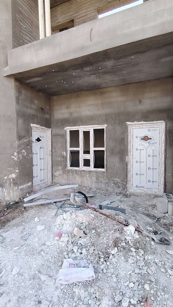 السلام عليكم أسطه pvc وابواب تركيه متفرغ للعمل رقم ***********
