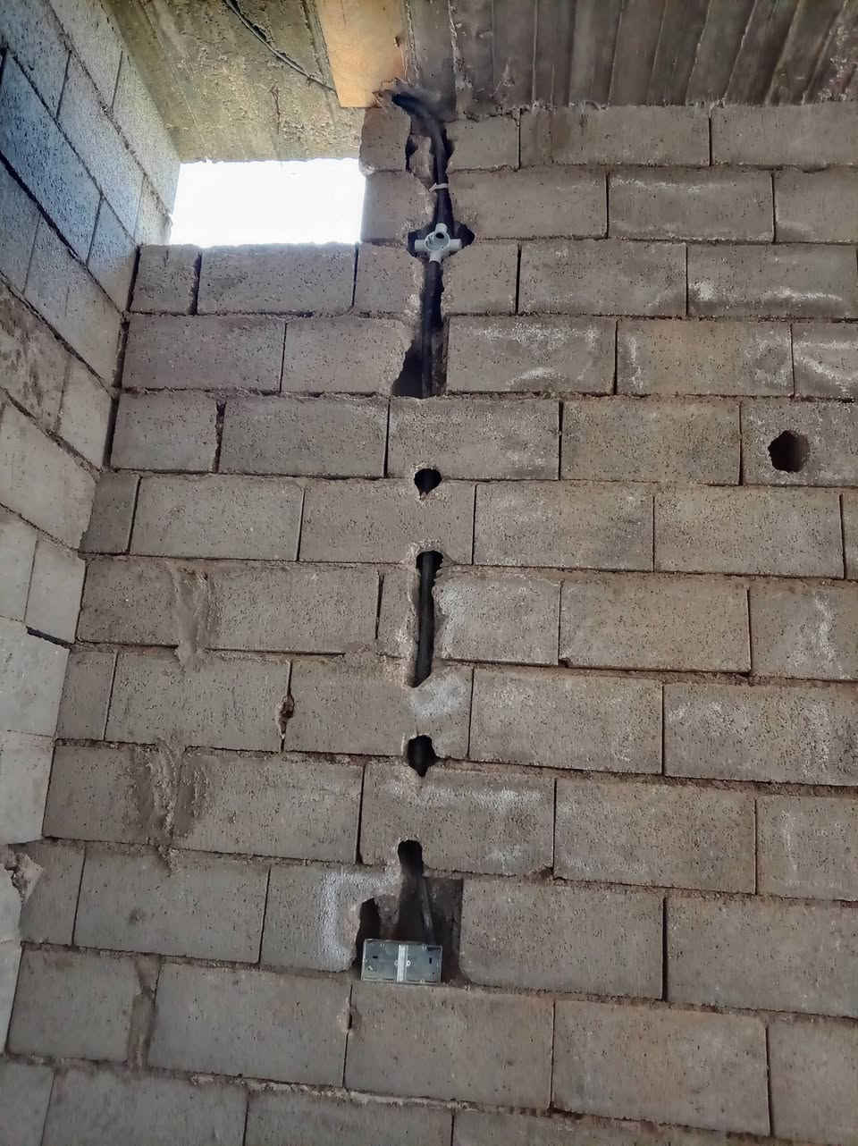 تم الحمدالله حفر بيت نزالات كهرباء في حي الئمين علا مكينه ودريل مواعيد مضبوطه ودقه في العمل العنده حفر نزالات كهرباء
أو تفليش ارضيه  يتصل علا الرقم    ***********
