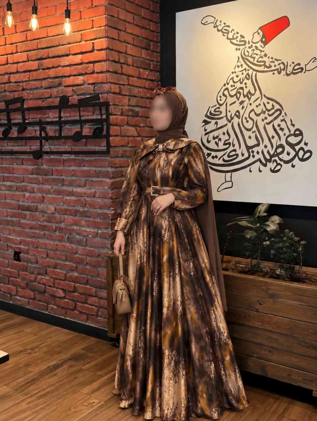 ✨ مجمع علي البيروتي ✨ كل قطعة تحمل ذوقًا مختلفًا. 🤍 🦌فستان جسيكا                                             💰 السعر 20 آلاف دينار. 📏 المقاسات: 38 - 40 - 42 - 44 - 46 - 48. 🚚 يتوفر توصيل إلى جميع محافظات العراق. 📞 للحجز والاستفسار: *********** *********** ✨ الأناقة تبدأ من التفاصيل.
