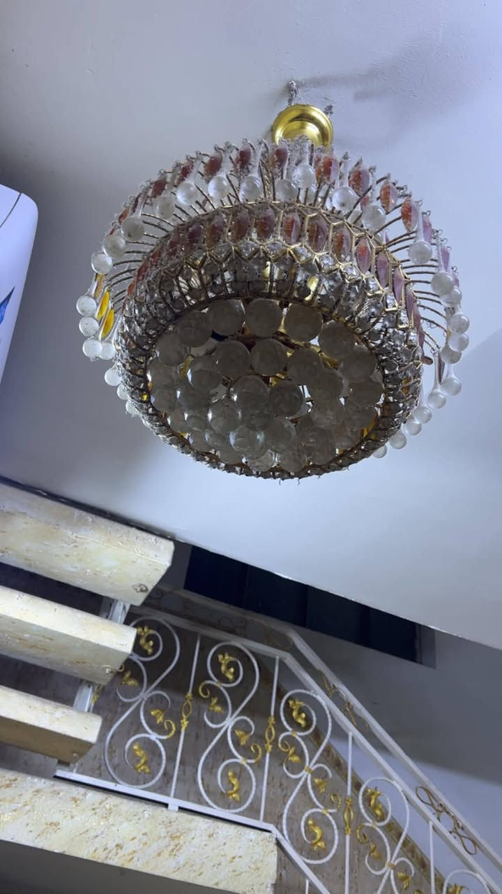 بوب عدد ٣ كلهن ب١٢٠وبيهن مجال
ثريات ٢ب١٠٠الوحده ب٥٠وبيهن مجال 
***********

