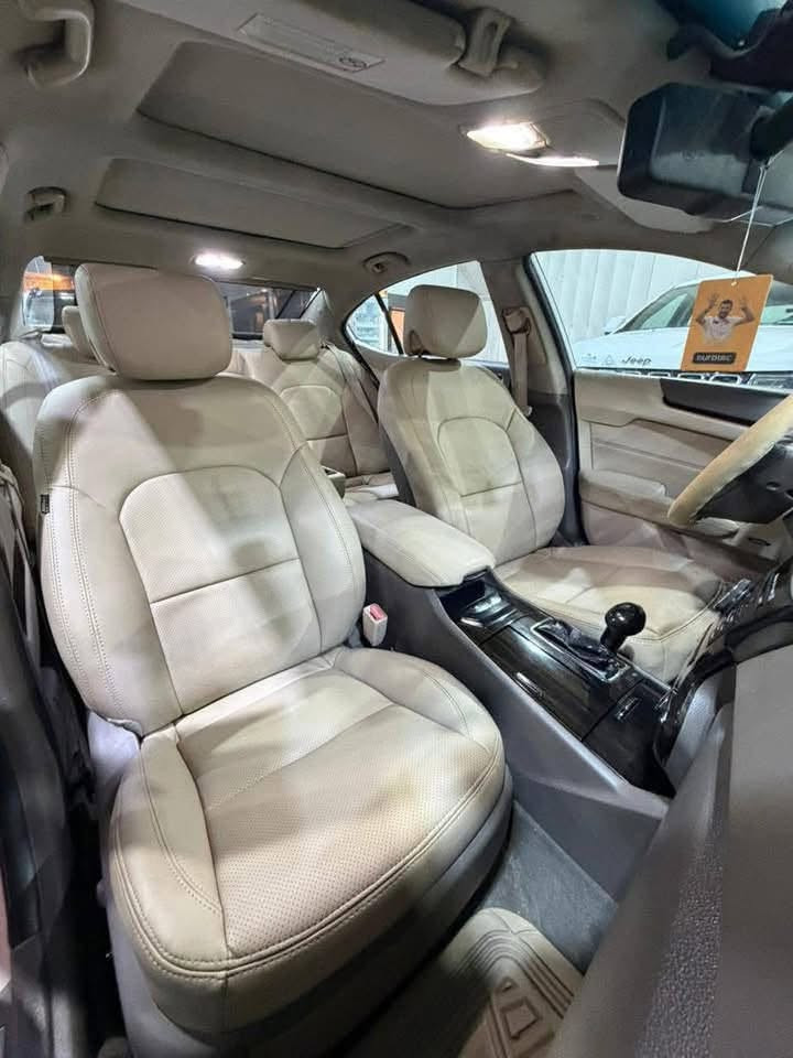 كـيـا كادنزا 2011 خليجي  VIP Kia Cadenza
للبيع او للمرواس بجيب او جالنجر 
محرك V 6 3500

المواصفات

كشنات تبريد وتدفئة 

السقف بانوراما

�️الكشن والاستيرن يرجع  تلقائي عند التشغيل والاطفاء

بصمة دخول+ بصمة ابواب + دخول ذكي

مري شفط مرايات قلاب مع الـ R

 تبريد قطعتين 

ترحيب عند الأقتراب

كامره خلفيه 

حساسات 

تحكمات ستيرن 

كزوز سرعه

كشنات جلد كشنات الامامية كهربائية ميموري تدفئه وتبريد 

برده خلفيه كهربائية 

اضاءة المحيطية + انارة في الدوسات 

نظام صوتي Infinity

*********** واتساب 
مكاني ديالى _ بلدروز السعر 108 وبيها مجال شي بسيط
