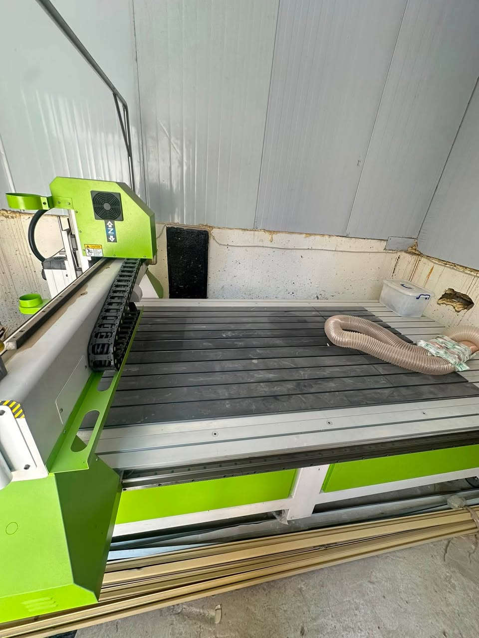 السلام عليكم عندي مكينة cnc راوتر نظيفة كلش مجرد ربطتها كهرباء وسويت بيها تست فقط
حجم 2.50x1.30 تبريد هواء ، سبندل 4.5kw 
سنكل فيز + منظومة شفط غبار كبيرة شفاط + هوز +بوري +فرشة 
كاملة مع كل ملحقاتها براين قطع و 3D جديدة 
قوايش وقطع غيار وباقي الغراض مثل ما موضح بالصور 
مستعجل ع البيع سعر مناسب 
مكاني بالدورة ***********
