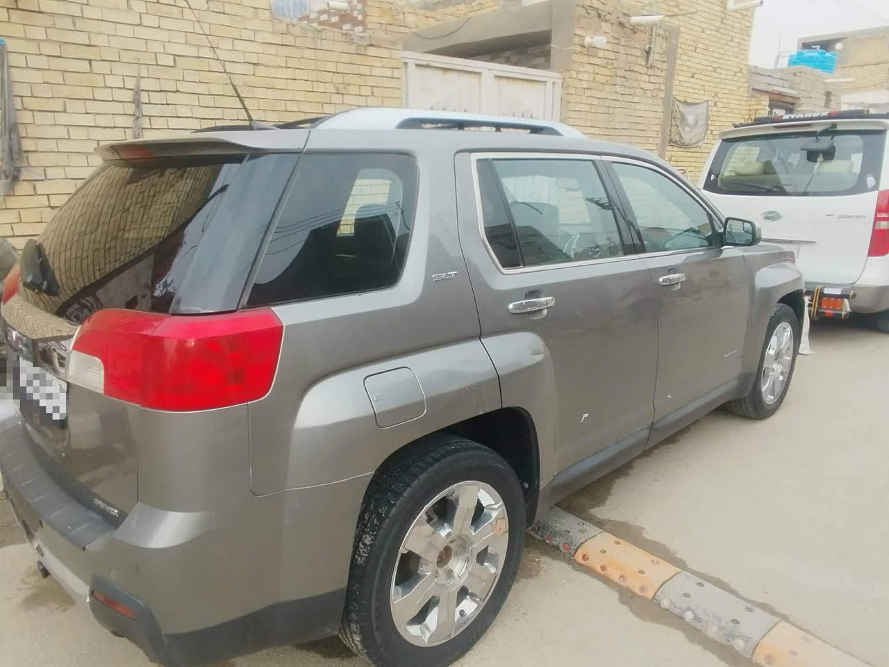 السلام عليكم جمسي تيران موديل١٢ امريكي محرك ٣٦٠٠ رقم بغداد انكليزي باسمي تحويل مباشر  هزه جديده سنويه لل ٢٠٣٤ تبريد منظومه جديده باتري جديد ماشيه ١٦٠كم تحكمات فتحه طكتين موصفات SLT معروفه بعد بيها باب السائق والمدكر يدون عابر  السعر ٩٥$ وبيها مجال بسيط مكان السياره السماوه رقم الهاتف ‏‪***********
