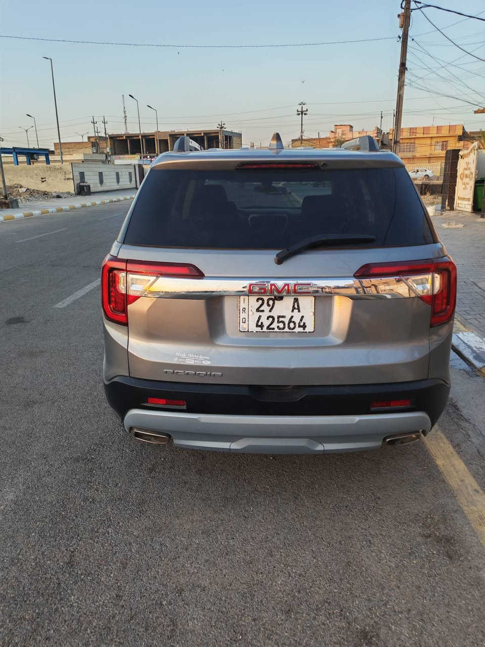 السلام عليكم ورحمة الله وبركاتة
اسم السيارة:   GMC ACADIA
الفئة:  SLE
المديل: 2023
السعر: 235 $ 
ارباك سليم 
. الضرر: طخات بسيطة راجعة ع البارد فقط البنيد بي صبغ 
______________________________________
1-حجم المحرك  2000 تيربو
2-عداد المسافة 23  الف ميل. (39 الف كيلو ) 
3-بصمة ابواب وتشغيل عن بعد. 
5-زنون عالي ناصي آصل. 
6-تحكم ستيرن جهيتن. 
7-جنطة كهرباء. 
8- 7 راكب 3 قطع تبريد. 
9-حساس خلفي امامي. 
10-كامرة خلفي دوارة. 
11-كشنات مخمل آصل. 
12-رادار جانبي مانع اجتياز. 
13-تدفئة الكراسي الامامية. 
14-وضعيات قيادة ماوس. 
15-تحديد مسار. 
16-سستم صوت متكامل. 
17-اشاير مري. 
18-تبريد خلفي منفصل. 
19-الكشنات الامامية كهرباء. 
20-رادر امامي. 
*وباقي الموصفات المعروفة في فئة (SLE) 
___________________
العنوان : واسط _ الكوت 
***********
صور الحادث مرفقة

