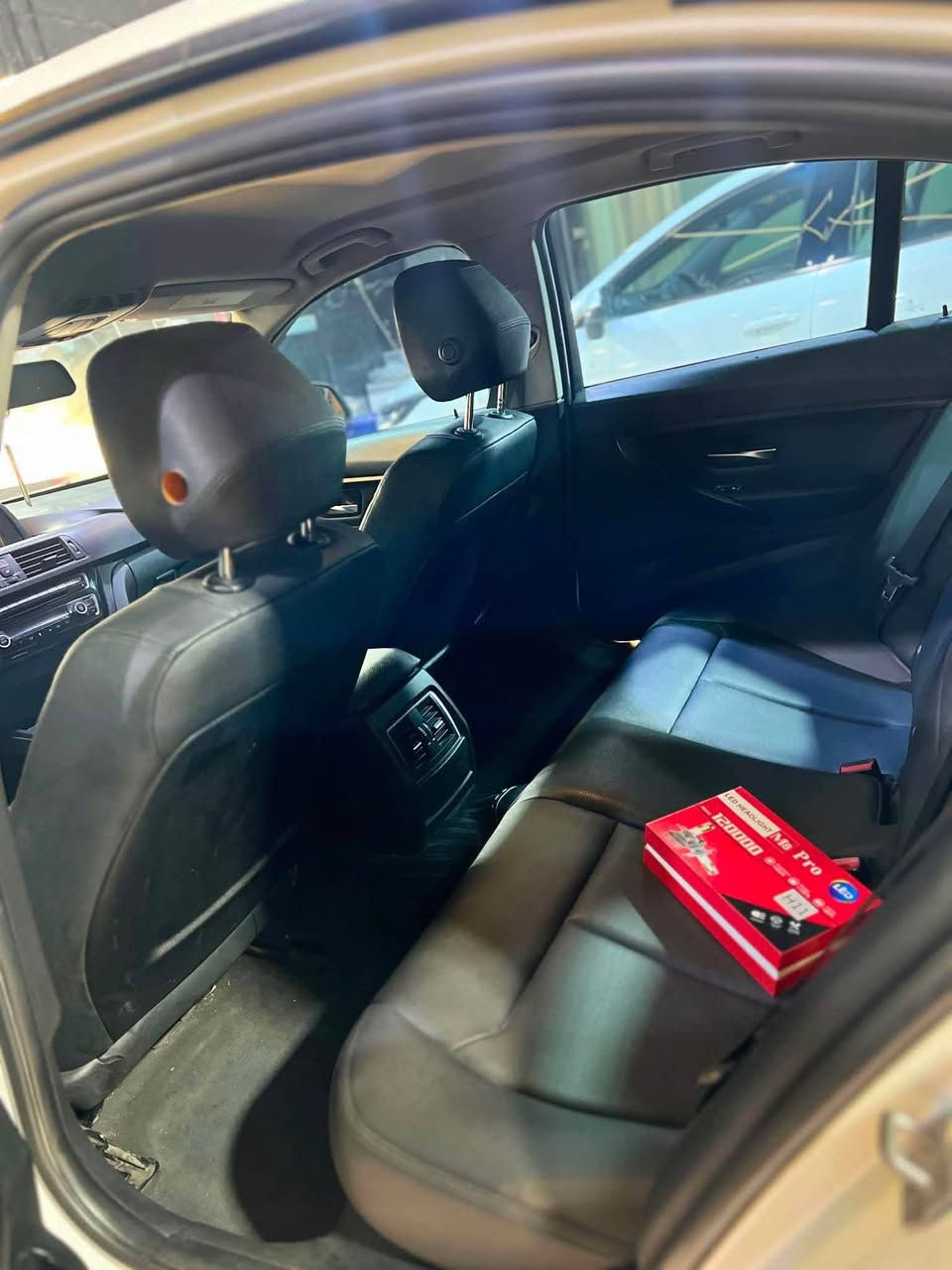 bmw 2017 320i

کامل کراوە بە m3 مواسافات فولە بەس سڵایت نیە

* Cruise Control

* Dual-zone A/C

* Start/Stop 

*lite LED /idriveشاشەی 

بۆیاخ/ یەک پەڵە بۆیاخی هەیە لەچەمەلەخی سایەق و بستێکی بۆنیەتەکەی سەیارەکە یەک دینار مەسرەفی نیە ١٤١هەزار ڕۆشتوە سەیارەکە زۆر جوان و پاک ماوەتەوە گێر و مەکینەی بەشەرت

نرخــــی:134گەڵا و مەجال 

ژ.م:*********** السليمانية, العراق

