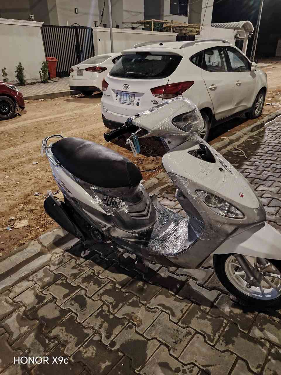البيع ماكس منغولي حاويه برغي ما مفتوحح بيه بلاديه 49 شوفت عينك نضافه ملاحح مكاني نجف حولي قرب ملعب النجف الدولي سعره 750 وبيه مجال وهاذ رقمي ***********📞 لو تجي خاص

نص مكتوب في الصور:
- HONOR X9c