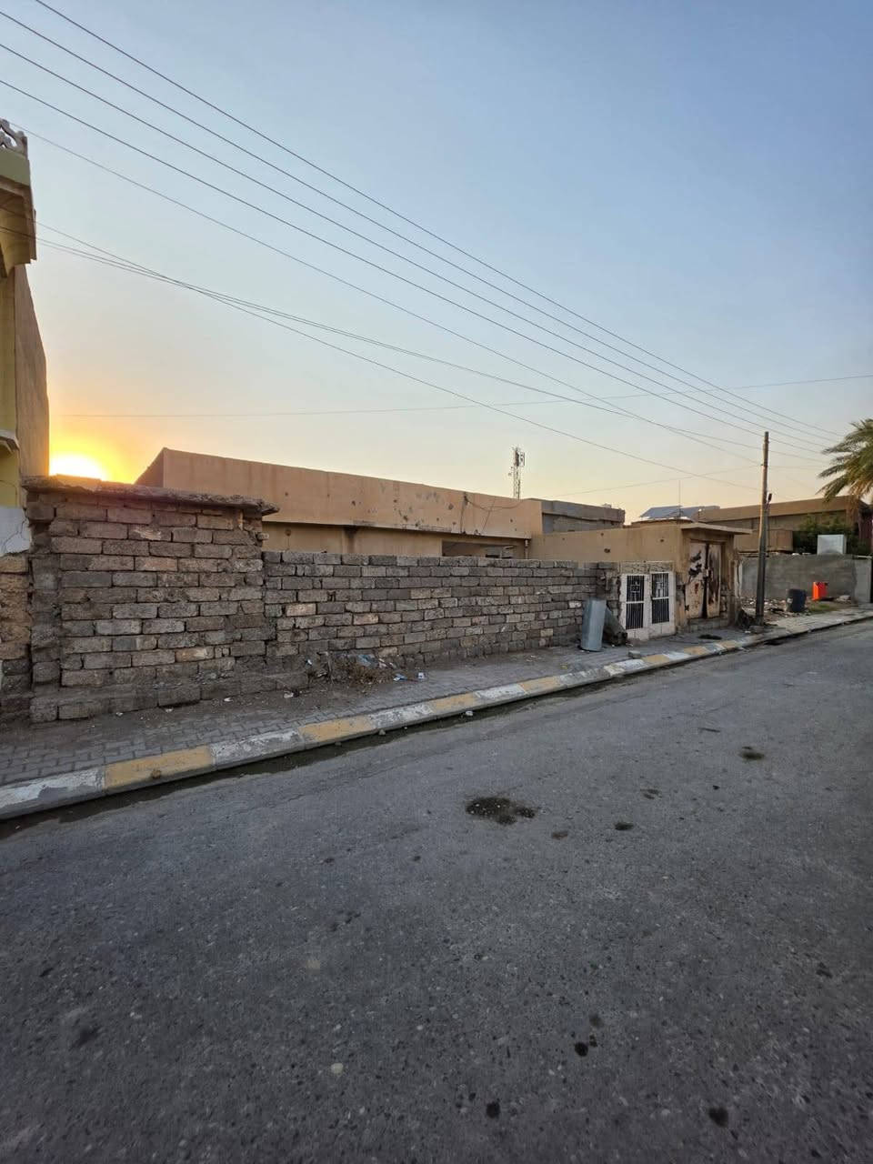 🏠 للبيع بيت بناء قديم وبسعر مناسب
📐 المساحة: 300 متر مربع
🛣️  على شارع  10 متر
📍 الموقع: الحي العصري الشمالي
📌 بالقرب من ثانوية بيجي الأهلية وكافتريا عبدالله البصراوي
⭐ موقع مميز ومساحة ممتازة 
☎️ للتواصل: ***********
